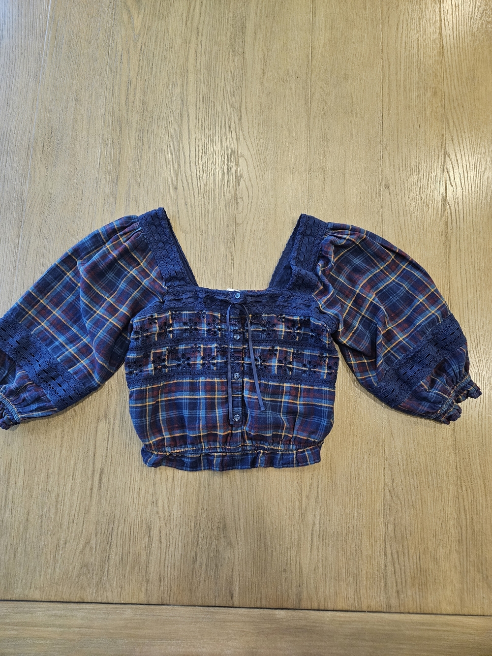 American Eagle Outfitters Navy Plaid Puff-Sleeve Peasant Crop Top  Sz. S